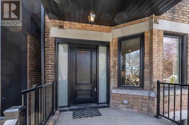 Building Photo - 1502 Dufferin St