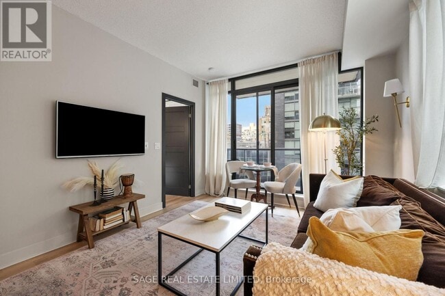 Photo du bâtiment - 438 King St W