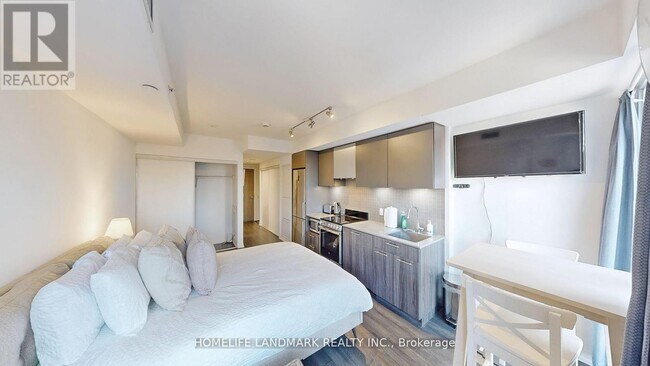 Building Photo - 251 Jarvis St