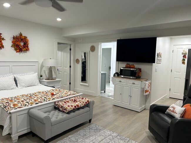 Carro de cocina y microondas incluidos. - 11452 S Marco Polo Ln