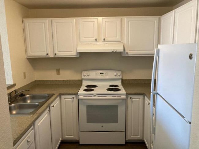 Building Photo - 1 bedroom in Seattle WA 98133