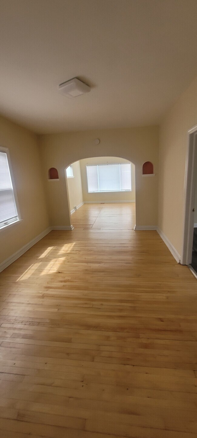 1329 E Brady St Unit 1329 A Upper, Milwaukee, WI 53202 Apartments in