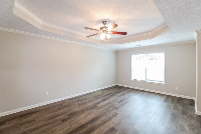 Building Photo - 700 Hunters Ln