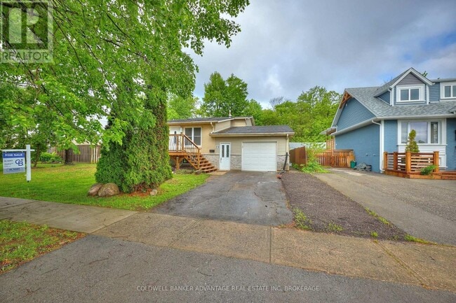 Building Photo - 19 Leaside Dr