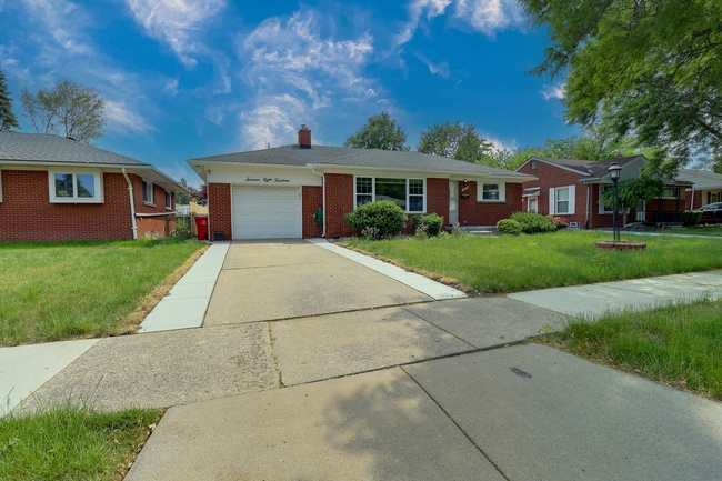 Building Photo - 2 bedroom 2 bath brick ranch