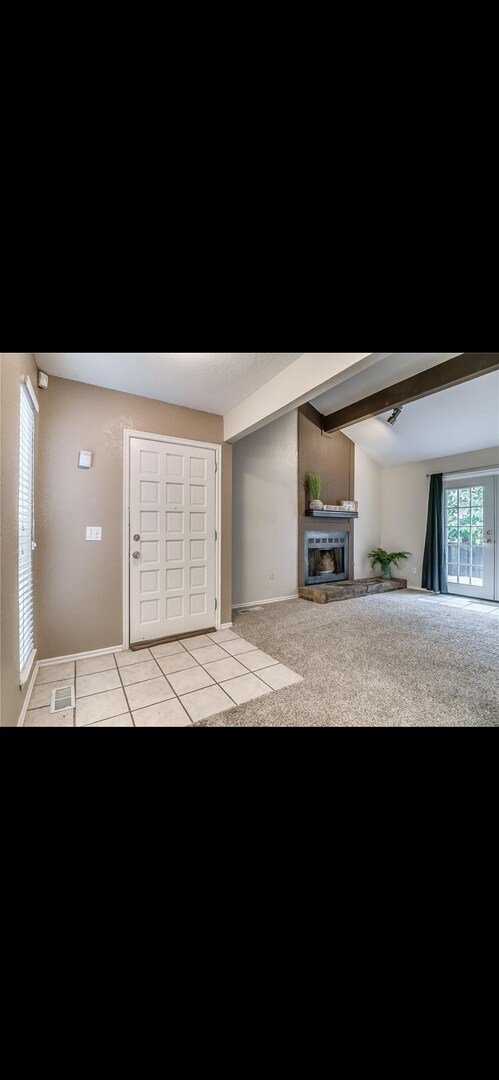 Building Photo - Perfect Duplex in Quiet, Cozy Shadowlake