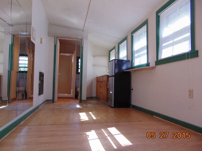 Foto del edificio - 87 Emerick St