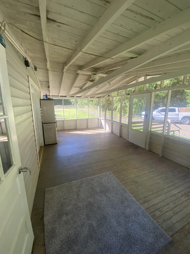 Building Photo - 120 Blue Jay Rd