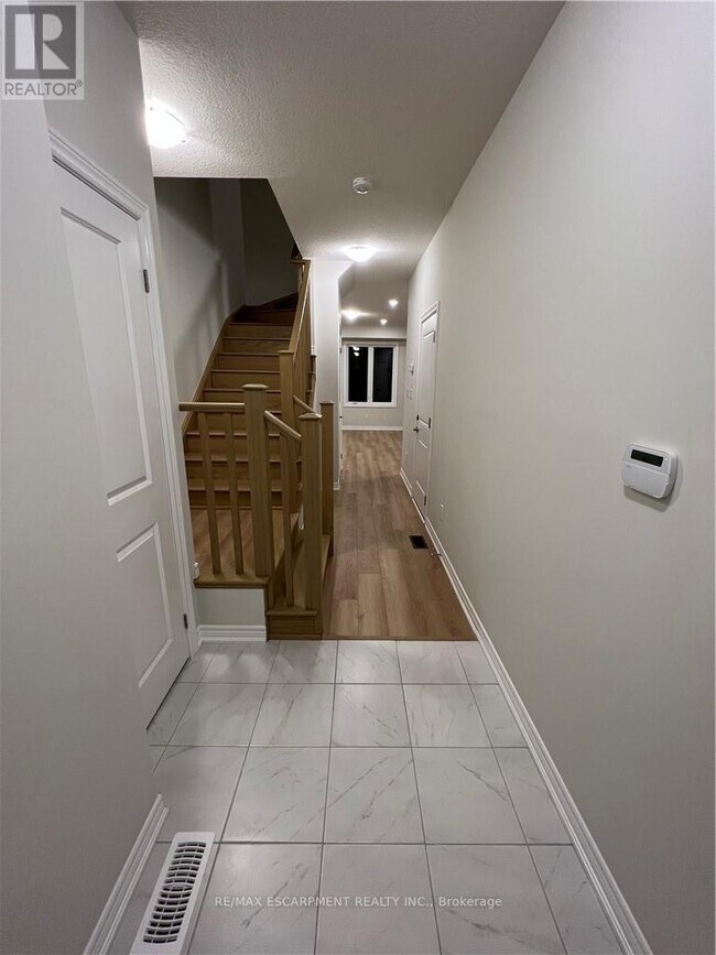 Building Photo - 5 Genoa Dr