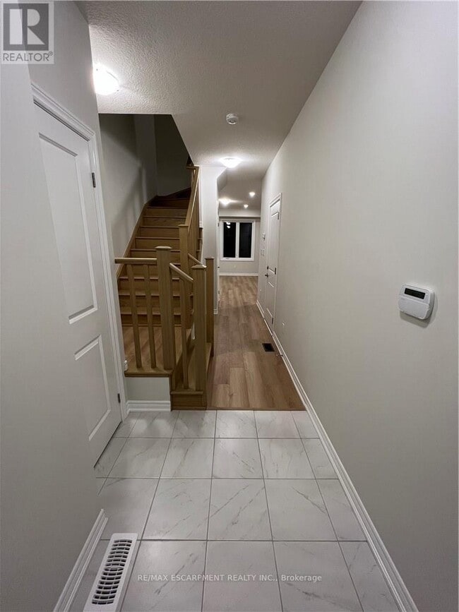 Photo du bâtiment - 5 Genoa Dr