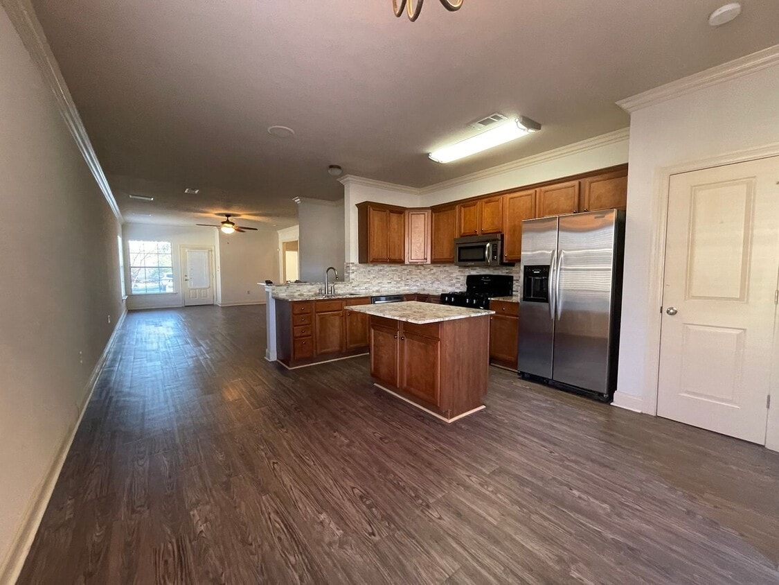 Spacious 3 Bedroom Condo in a Gated Community - Spacious 3 Bedroom Condo in a Gated Community