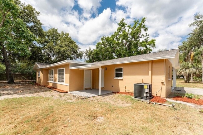 Foto del edificio - 4323 Culbreath Rd