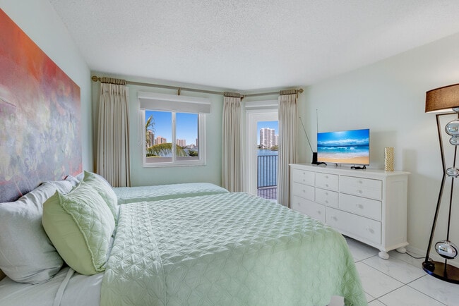 Main Bedroom with Views - 18260 N Bay Rd