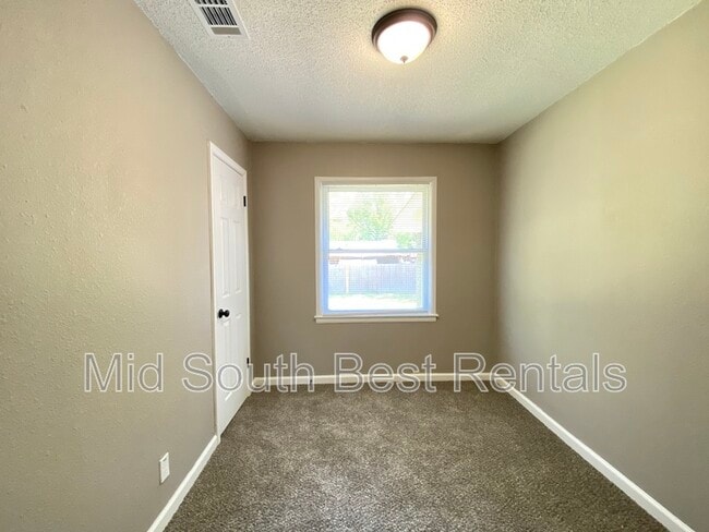 Building Photo - 64 Hill Ln