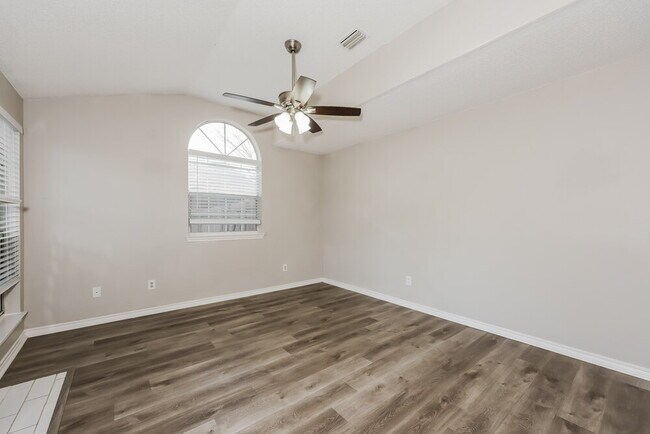 Building Photo - 403 Windhurst Dr