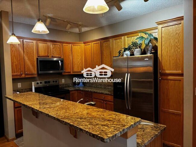 Foto del edificio - Available 11/1 - very well maintained 3 be...