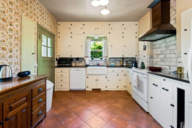 Building Photo - 1751 Chestnut St