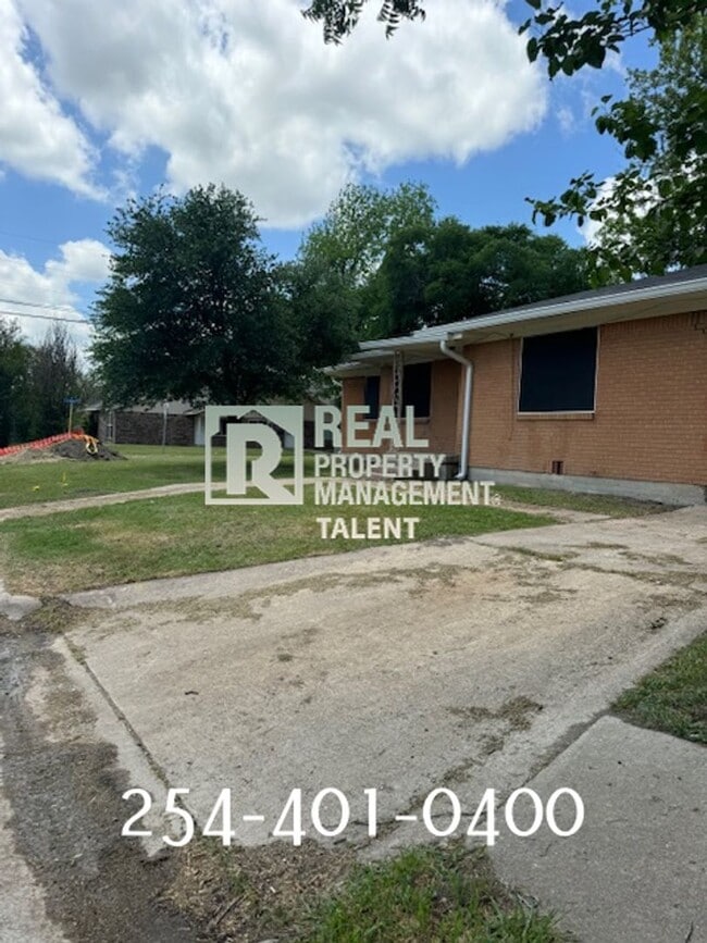 Building Photo - DEAL ALERT! Charming Vintage 3-bedroom, 1-...