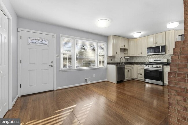 Building Photo - 5412 Nutting Dr