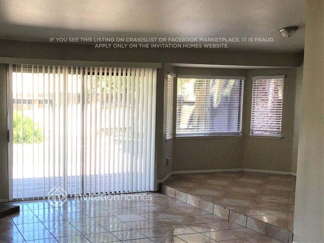 Foto del edificio - 2358 W College Ave