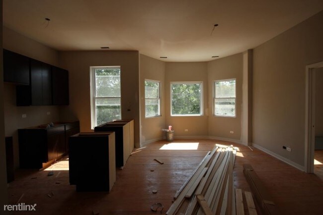 Building Photo - 3254 N Ravenswood Ave