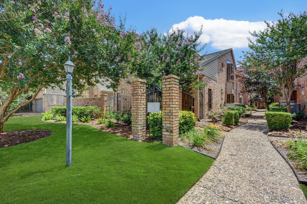 Primary Photo - 3bed 3.5 bath Home