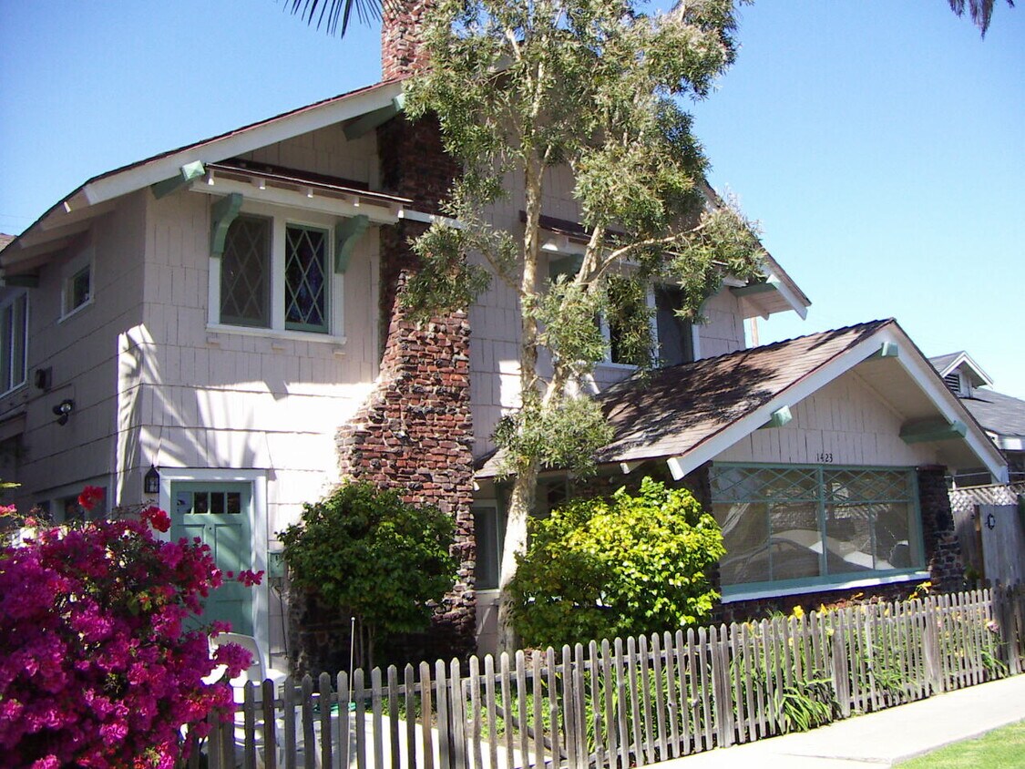 Front - 1423 Cabrillo Ave
