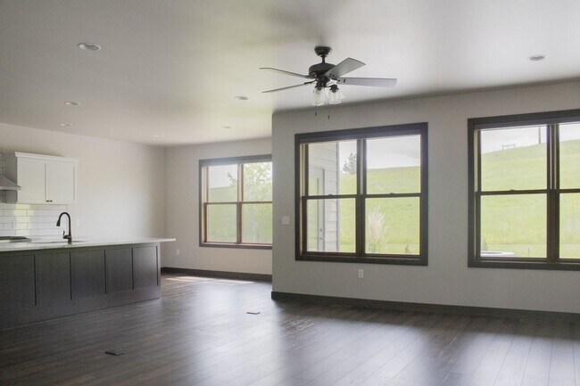 Building Photo - 3 Bedroom 2 Bathroom House For Rent!