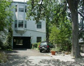 Building Photo - 303 W 35th St