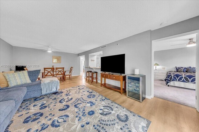 Foto del edificio - 2240 N Cypress Bend Dr