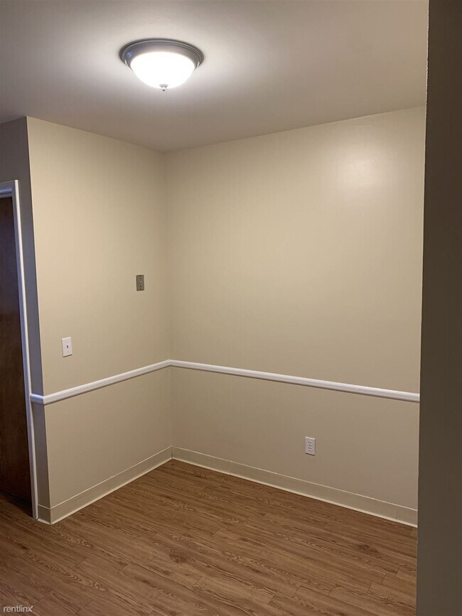 Building Photo - 2 br, 1 bath 4plex - 956 33rd St SE