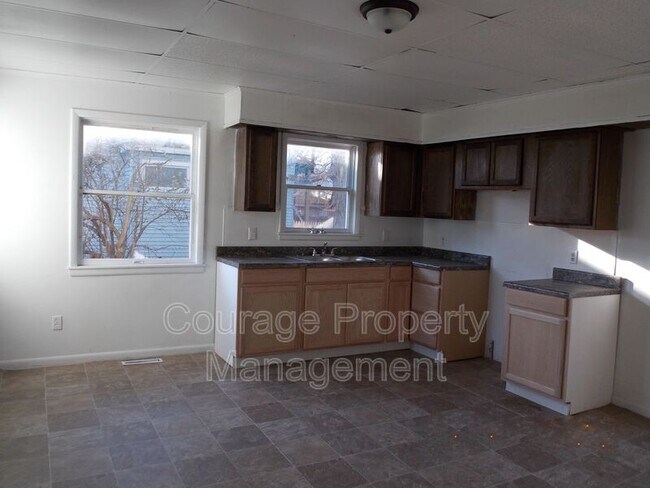 Foto del edificio - 421 E Washington Ave