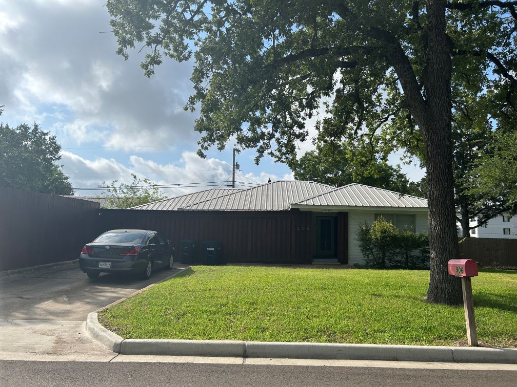 Foto principal - 906 Gilchrist Ave