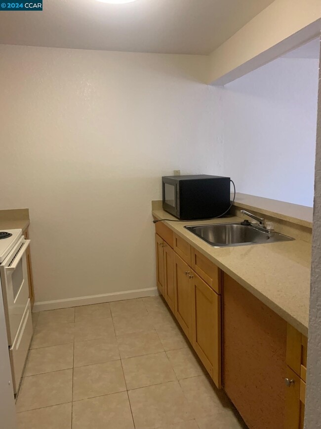 Building Photo - 13700 San Pablo Ave