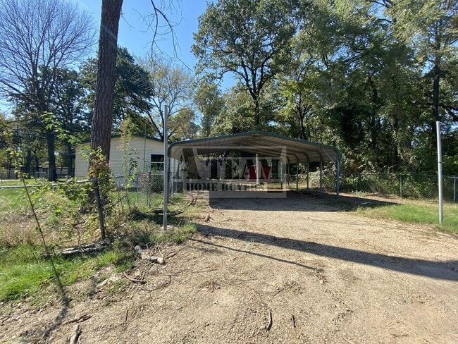 Building Photo - Fully Remodeled 3 Bed 2 Bath on Large lot.