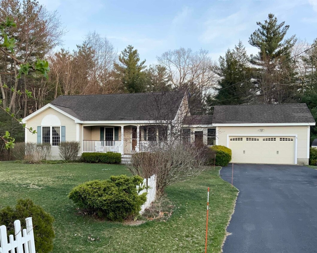 14 Perry Ct, Litchfield, NH 03052 House Rental in Litchfield, NH