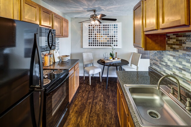 Building Photo - Solon Club Apartment Homes