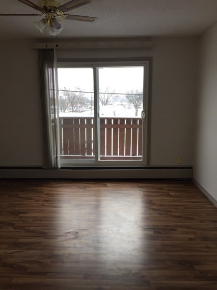 Building Photo - 1 Bed 1 Bath Unit in Edmonton, AB
