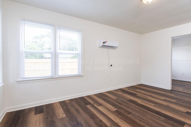 Building Photo - 1301 E Mount Vernon St