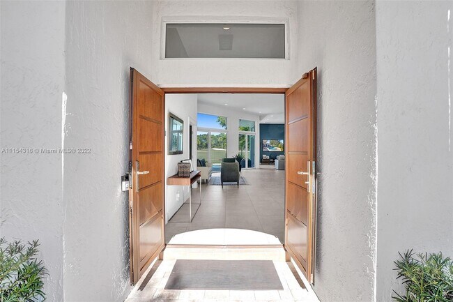 Foto del edificio - 2652 Palmer Pl