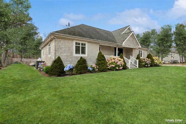 Foto del edificio - 10 Foxboro Rd