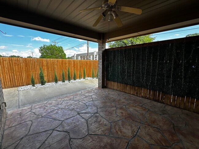 Foto del edificio - 3105 Southridge Ct