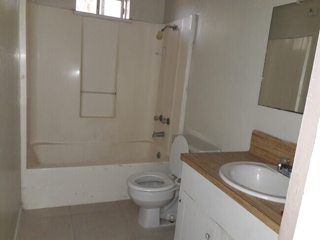 Foto del edificio - 506 N McColl Rd