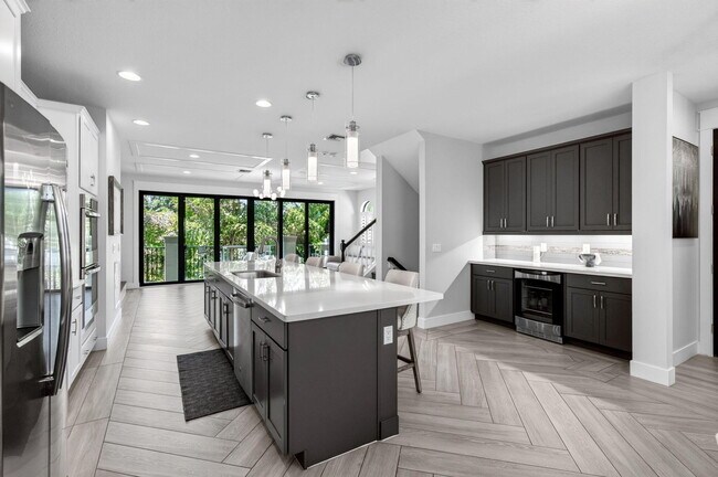 Foto del edificio - 622 Windward Cir S