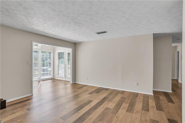Foto del edificio - 1408 Country Park Dr