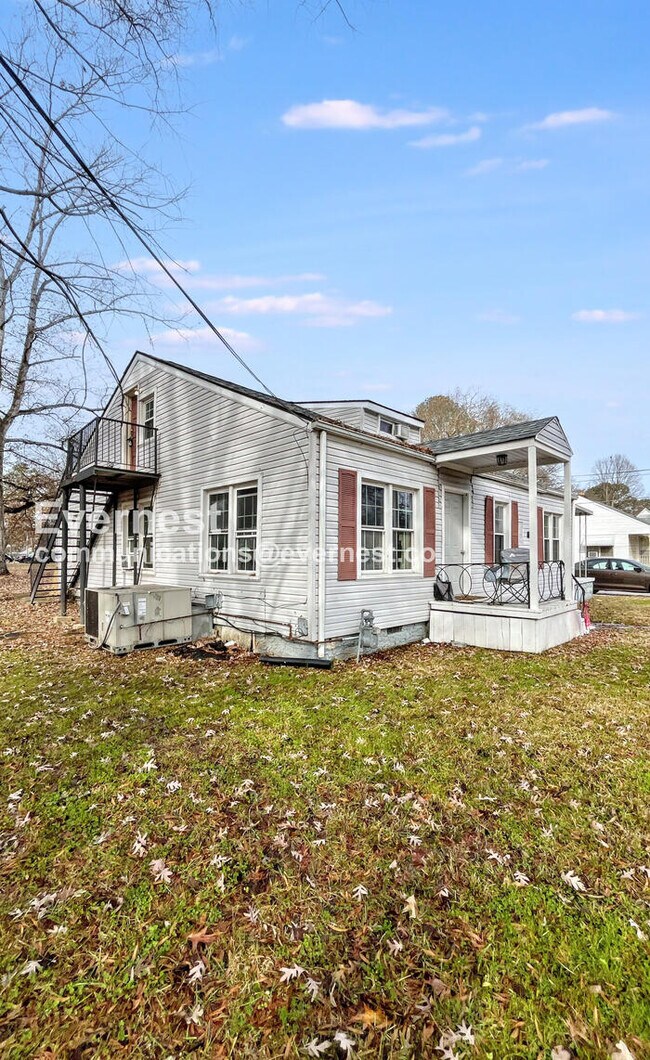 Building Photo - 413 N Moore Rd