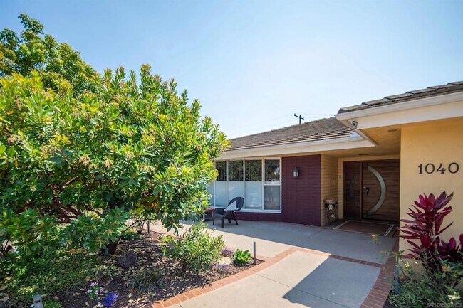 Foto del edificio - 1040 Alameda Blvd