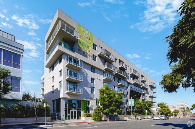 Hillcrest Apartments for Rent with High Ceilings - San Diego, CA