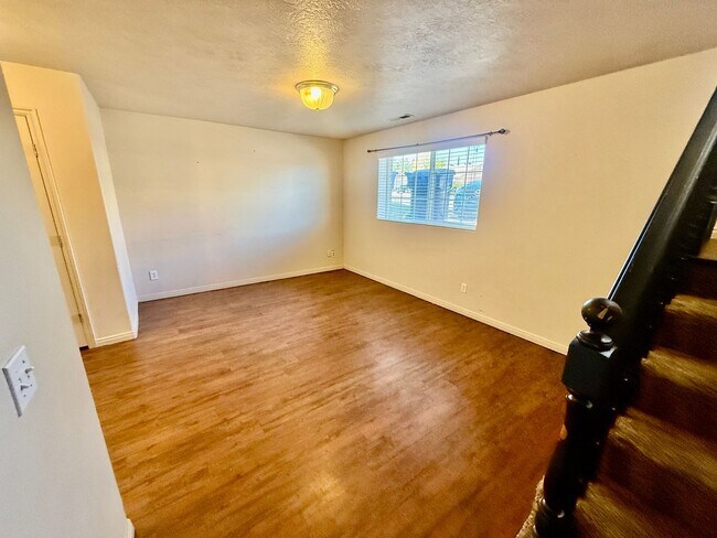 Foto del edificio - Cute 3-BR Townhome Near Costco