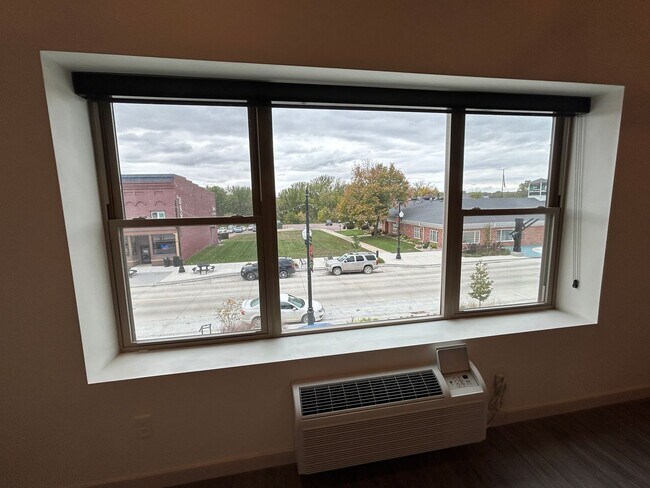 Building Photo - Studio Unit at Tiller+Main